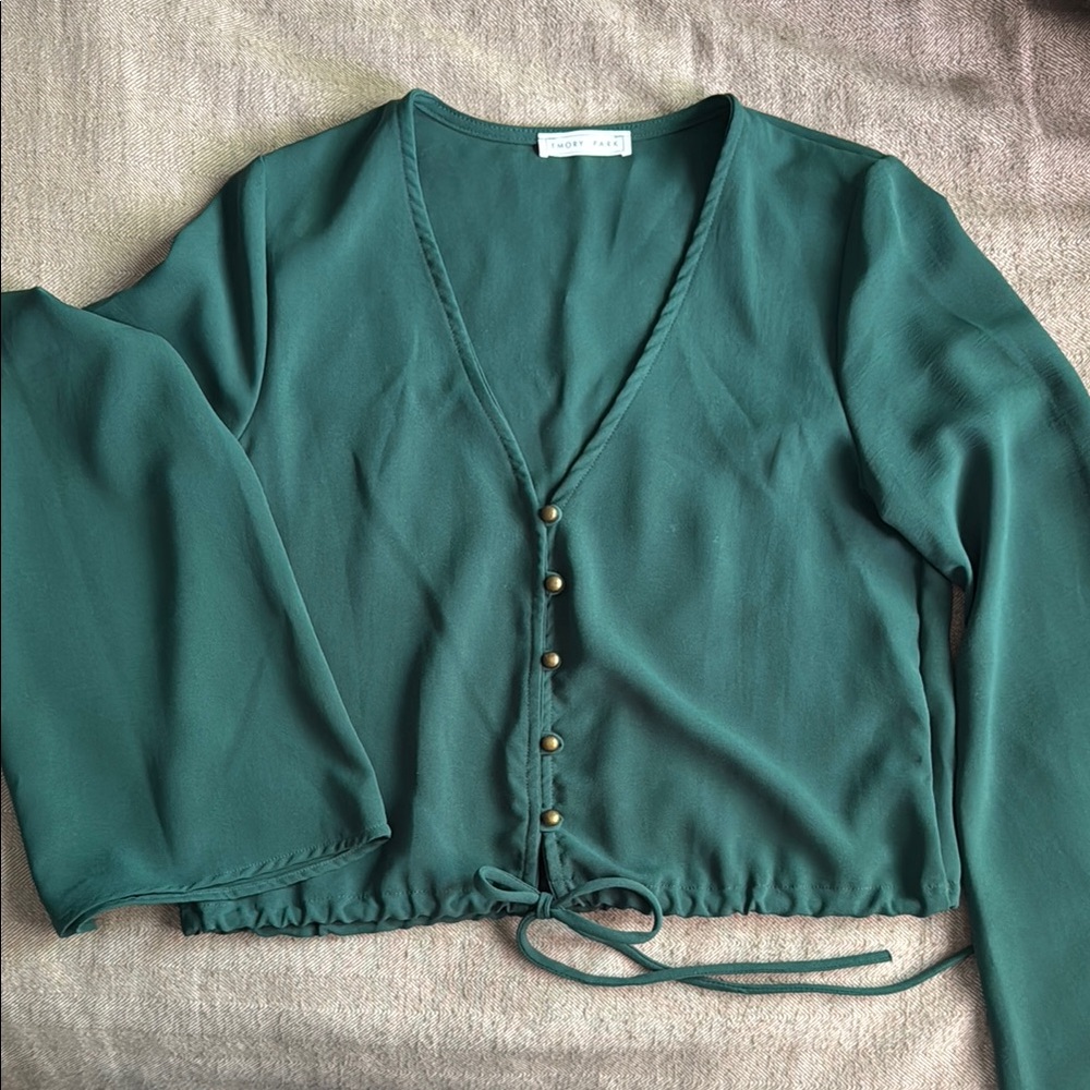 Emory Park Buttoned Tie Front Crop Top Blouse